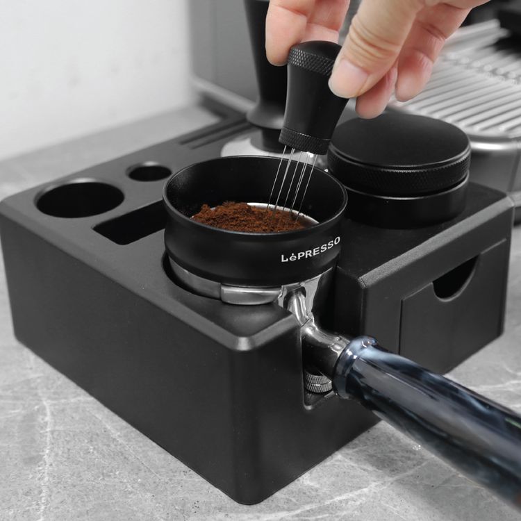 LePresso Magnetic 58mm Dosing Ring, Aluminum Alloy Material, 10 Strong Magnets, Even Distribution, Compatible with 58mm Portafilter - Black