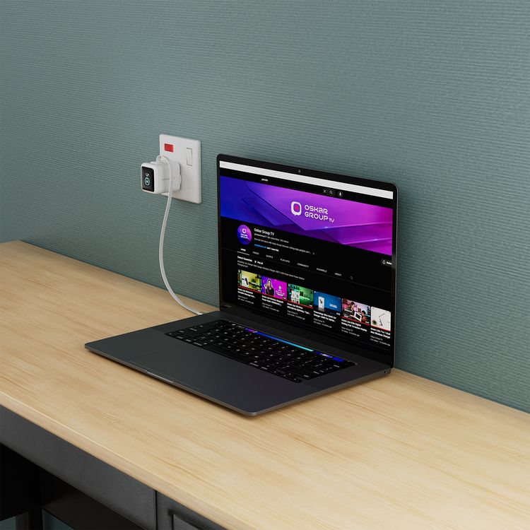 Powerology Halo Dual-Port GaN Charger with 80cm Retractable Type-C Cable, USB-A & USB-C Ports, 70W Max Output, GaN Technology, Smart Power Display, 3-Device Charging, 3-Pin UK Plug, Built-in Safeguards, Fast Charge Support - White