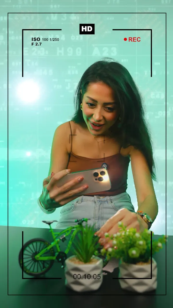 Porodo 5000mAh MagSafe Power Bank with Built-in Mirror, 18W USB-C Input, 15W USB-C Output, 3 Light modes, Up to 15W Wireless Output, Portable & Compact Design