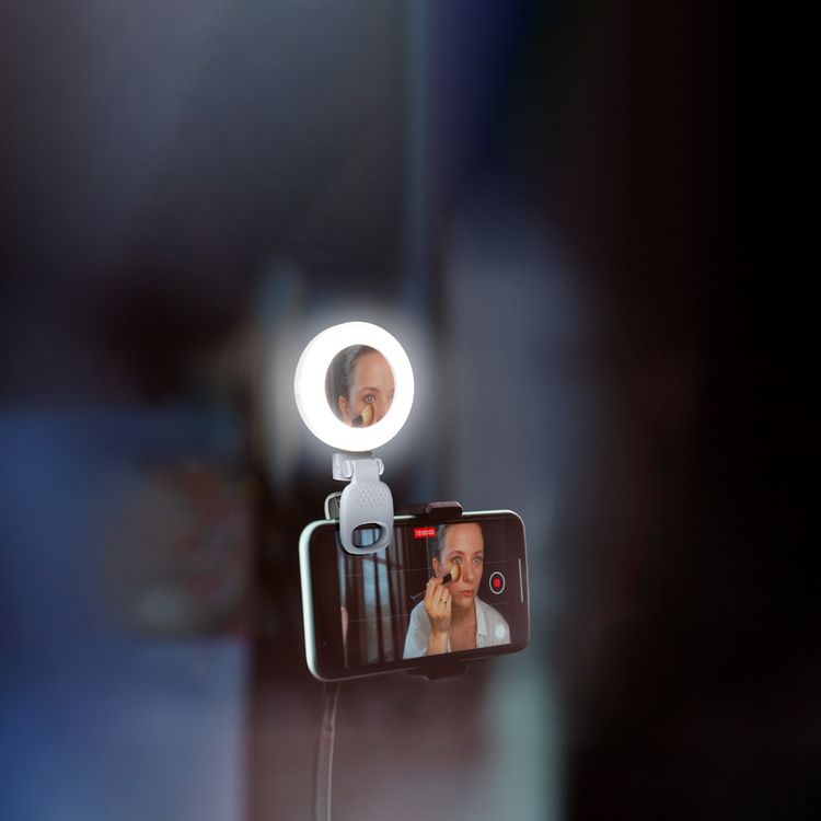 Porodo Lifestyle Clip-On Mirror Fill Light with Camera Shoe Mount, Type-C Charging Port, 200mAh Battery Capacity, Up to 4 Hours Working Time, 180° Adjustable Angle, Customizable Light Modes - White