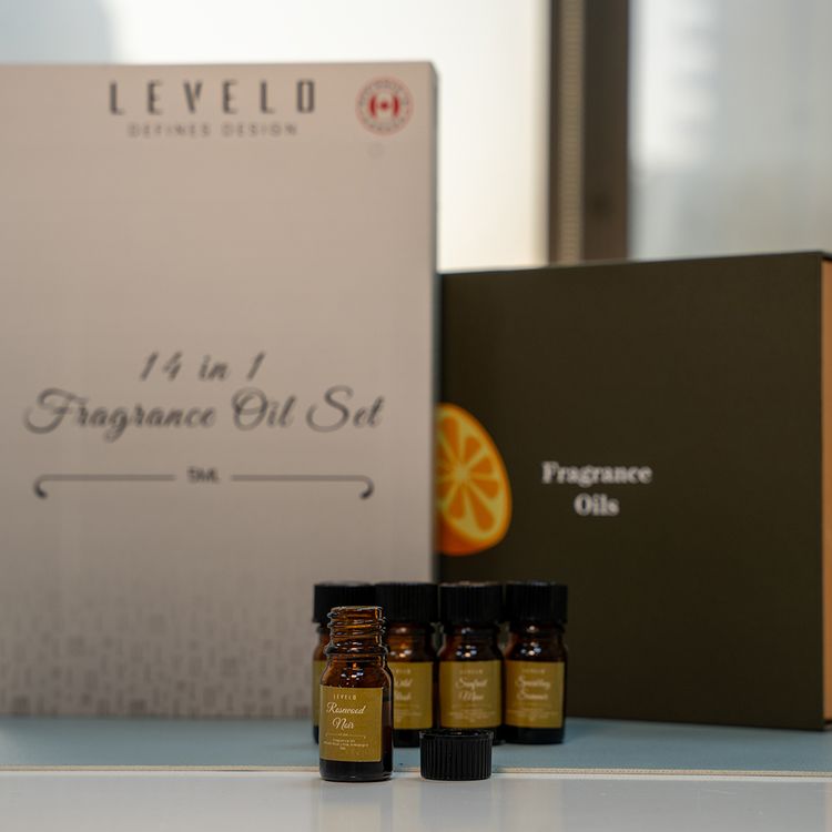 مجموعة زيوت عطرية من Levelo تحتوي على 14 نوعًا مختلفًا من العطور، حجم كل زيت عطري 5 مل، الحجم الإجمالي 70 مل، مركز بشكل عالي، مواد طبيعية، بدون عطور صناعية - أبيض