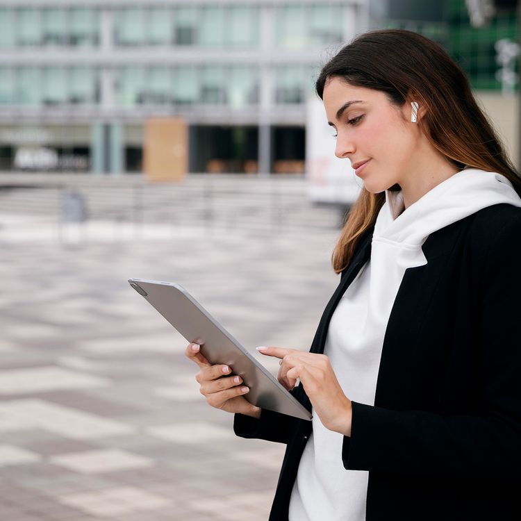 Green Lion River Plus True Wireless Earbuds with ANC + ENC Clarity, 2.4G Connector Included, Up to 7 Hours of Playtime, Smart in-Ear Detection, Bluetooth Version 5.4, -42dB Noise Reduction, 35 Hours Standby Time - White