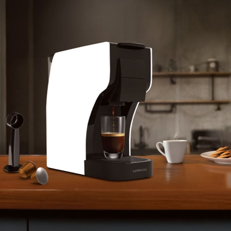 ماكينة صنع القهوة متعددة الكبسولات LePresso Trezza بقدرة 1350 وات، وسعة خزان ماء 1 لتر، وضغط مضخة 20 بار، وجهد كهربائي 220-240 فولت، وإيقاف تلقائي - لون أبيض.