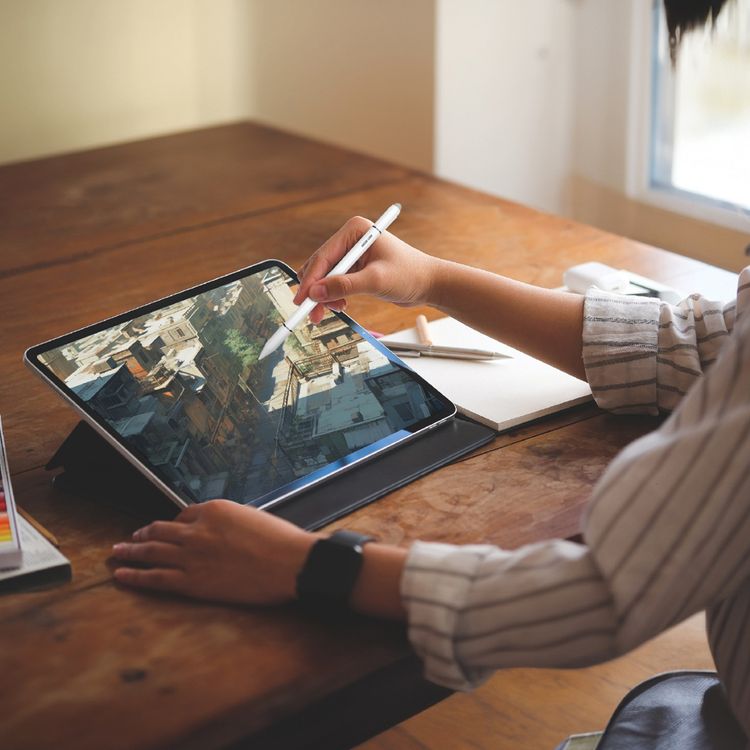 Green Lion 3-in-1 Stylus Pen with Touchscreen Compatibility, Black Ink, Ballpoint, Disc & Mesh Tips, Aluminum Alloy Material, Lightweight & Travel-Friendly, Compatible with Windows, macOS & Android - White