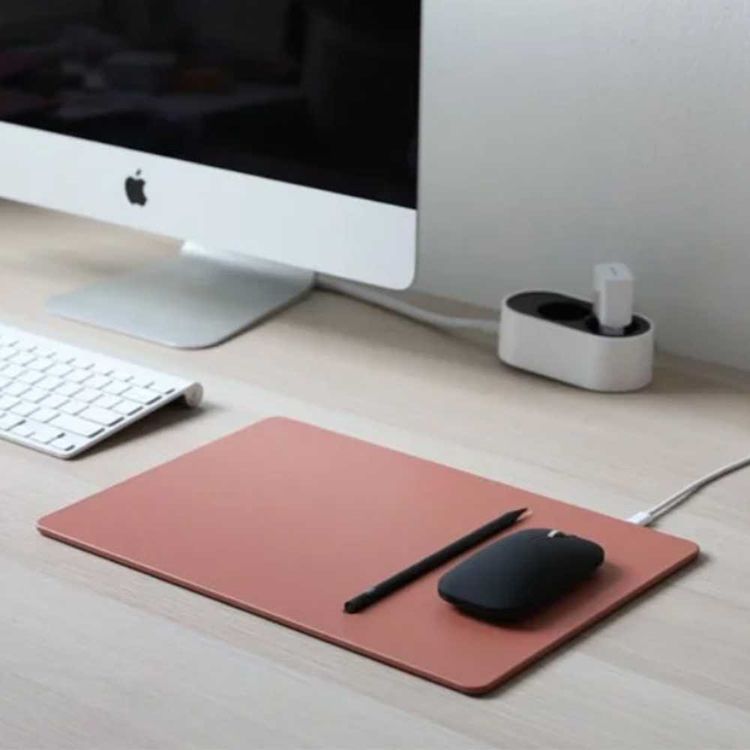 Pout Hands 3 Pro Fast Wireless Charging Mouse Pad - Rose Biege