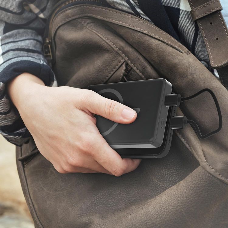 بنك طاقة لاسلكي Porodo Qi2 بسعة 10000 مللي أمبير/ساعة مع شاشة TFT ذكية في الوقت الفعلي، مدخل ومخرج Type-C، شحن سريع 20 وات PD، شحن لاسلكي 15 وات، مخرج شحن ساعة ذكية بحد أقصى 2.5 وات، حامل حلقي دوار 360 درجة - رمادي غامق