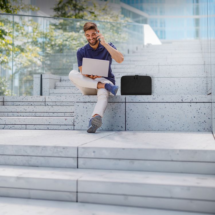 Levelo Springfield 14" Laptop Sleeve with Protective Fur Lining, 1.5L Capacity, Durable PU & Polyester Material, Wipeable Surface, Stylish Design, 0.32kg Lightweight Design, Water-Repellent Fabric, Reliable Zipper Closure - Black