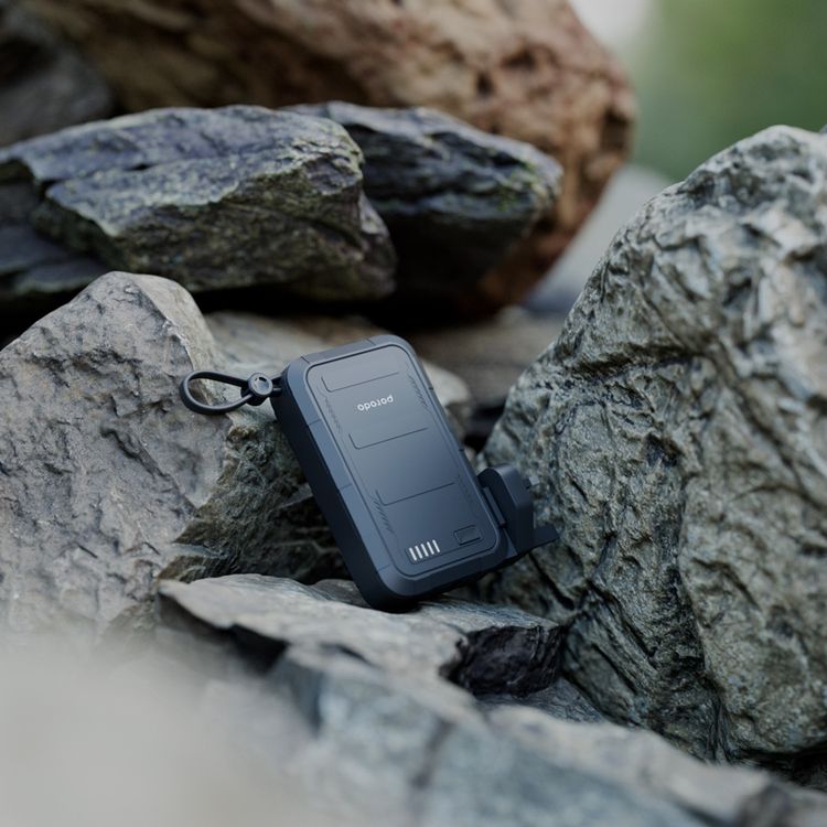  شاحن حائطي PPS من Porodo بسعة 10000 مللي أمبير في الساعة مع كابل Type-C وLightning مدمج، PD 20 وات، مخرج USB-A 22.5 وات، 10 وات Lightning، شحن متزامن - أسود
