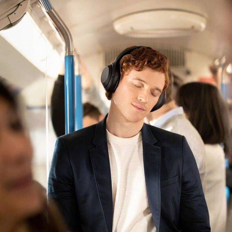 Sony WH-CH720N Noise Cancelling Headphones with Voice Assistant, Crystal Clear Sound, Easy Operation, Ambient Noise Suppression, 35 Hours Battery Life - Black 
