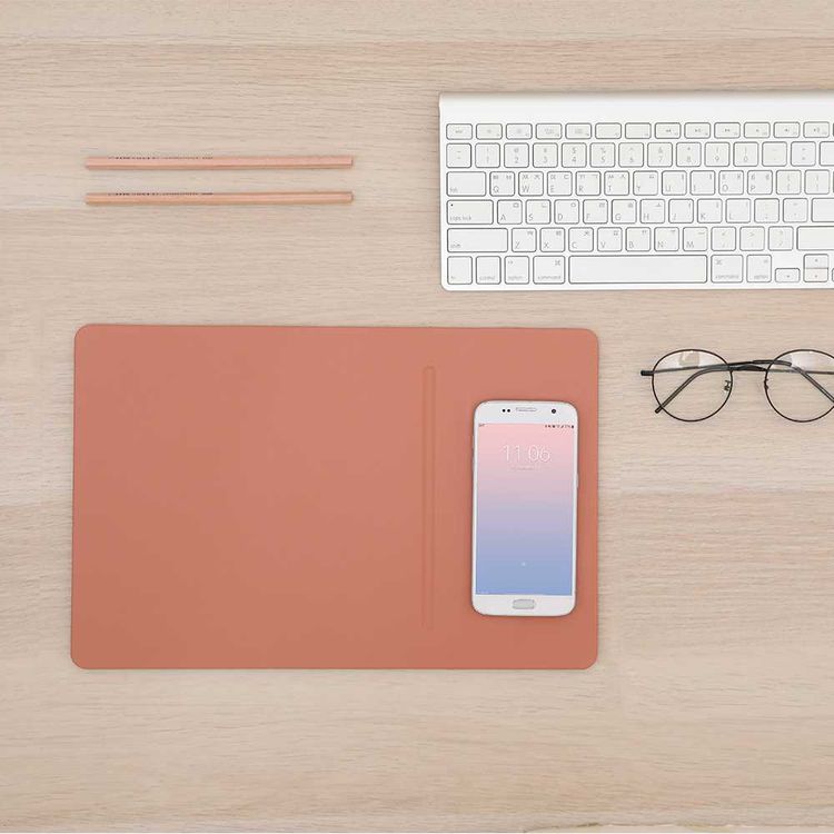 Pout Hands 3 Pro Fast Wireless Charging Mouse Pad - Rose Biege