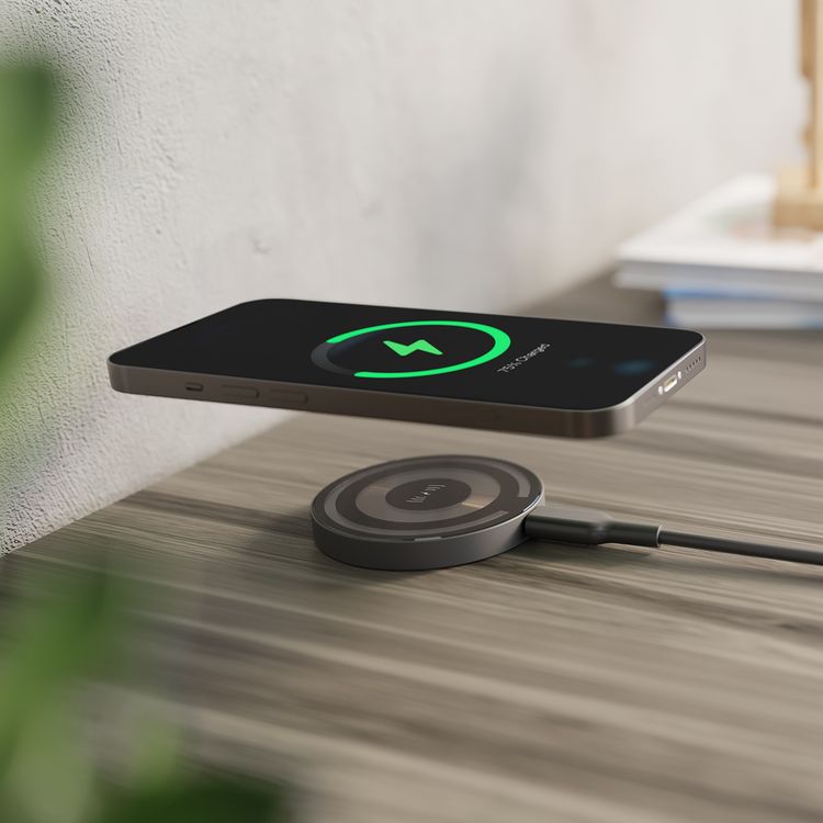 شاحن بورودو شفاف MagSafe مع كابل Type-C بطول 1.8 متر، بقوة خرج لاسلكية قصوى 15 واط، اتصال مغناطيسي قوي، متوافق مع أجهزة متعددة - أسود