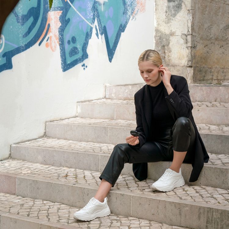 Urbanista Lisbon True Wireless Earbuds, Touch Controls, Compact Size, Siri and Google Voice Assistant, Up to 27 Hours Playtime, 2 Bluetooth Class, ≤10 m Bluetooth Range - Midnight Black