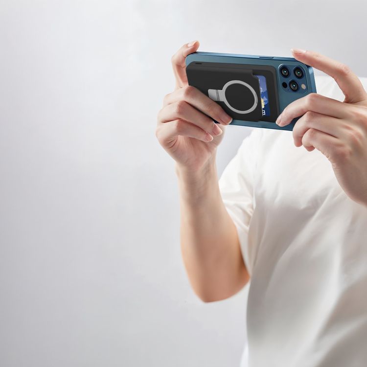 محفظة جرين ليون ماجنو مع بنك طاقة مدمج بقوة 5000 مللي أمبير، إصدار بلوتوث 5.3، مدى تتبع في جميع أنحاء العالم، حاملة مدمجة، تتبع العناصر المفقودة والمكتشفة، معتمد للطيران، خرج لاسلكي يصل إلى 15 واط، فتحتان للبطاقات - أسود