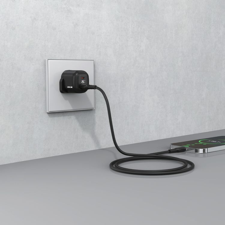  Green Lion Q-Series 25W UK Plug GaN Wall Charger with Smart Digital Display, QC 3.0 18W, GaNStorm Technology, Ultra Compact Design, High-Efficiency GaN Charger, Smart Protection, Flame-Retardant PC Material - Black