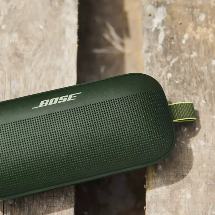 Bose SoundLink Flex Bluetooth Portable Speaker with Built-in Microphone, Up to 12 Hours Battery Life, USB-C Charging Port, IP67 Waterproof, Bluetooth & USB Connectivity - Cypress Green