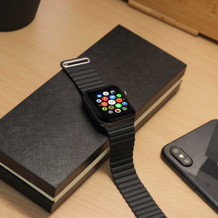 iGuard by Porodo Leather Watch Band, Fit & Comfortable Replacement Wrist Band, Adjustable Straps Compatible for Apple Watch 38/40mm - Black