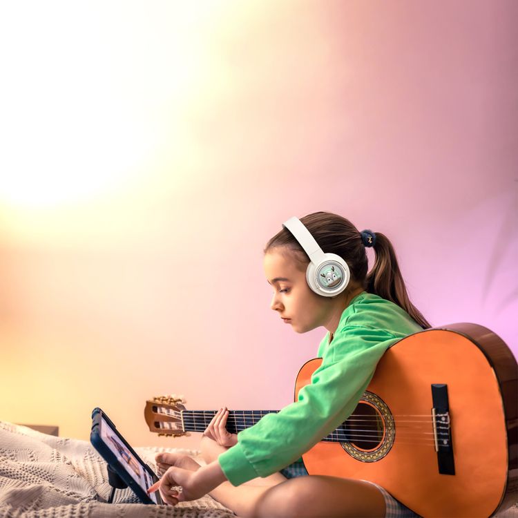 Porodo Soundtec Moose Wireless Kids Headphones with LED Lights, 40mm Speaker, 20 Hours Play Time, Bluetooth 5.3, 400mAh Battery, USB-C Charging Port, Comfort Cushions - Pink