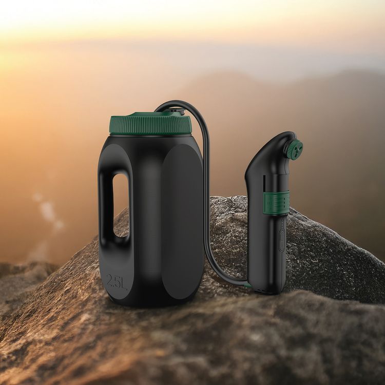 بيديه برو من جرين ليون مع خزان مياه بسعة 2.5 لتر، فوهة قابلة للتعديل، وقت عمل يصل إلى 70 دقيقة، طول أنبوب المياه 1.2 متر، طريقتان للرش، مقاومة للماء بمعيار IPX6، تدفق المياه 1-1.3 لتر/دقيقة، معلق خلفي لاصق - باللون الأسود.