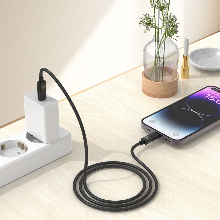 Green Lion Matte Silicone USB-C to Lightning Cable with 35W Charging Power, USB 2.0 480 Mbps Data Transfer, Secure & Safe, Charge & Sync, Matte Silicone + Aluminum Alloy Material, 1m Cable Length - Black