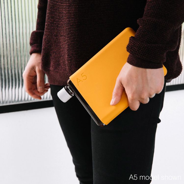 جراب سيليكون لميدلد الماء A6 مع عزل حراري، مادة غير سامة، حماية من السقوط، طلاء غير لامع، ناعم وأنيق - لون برتقالي ماندارين