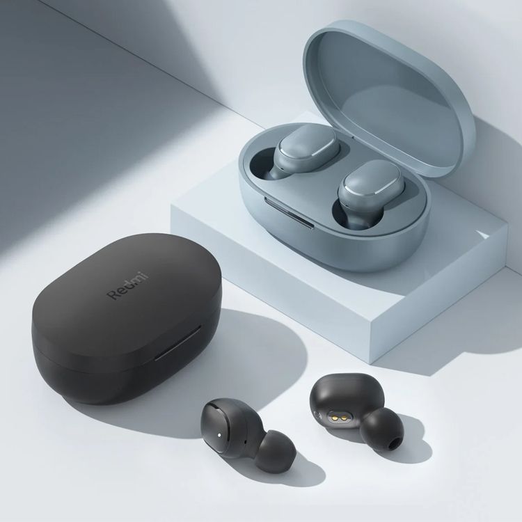 سماعات Xiaomi Redmi Bluetooth Essential، مكالمات واضحة، اتصال سهل، عمر بطارية يصل إلى 18 ساعة، مسافة اتصال 10 متر - باللون الأسود