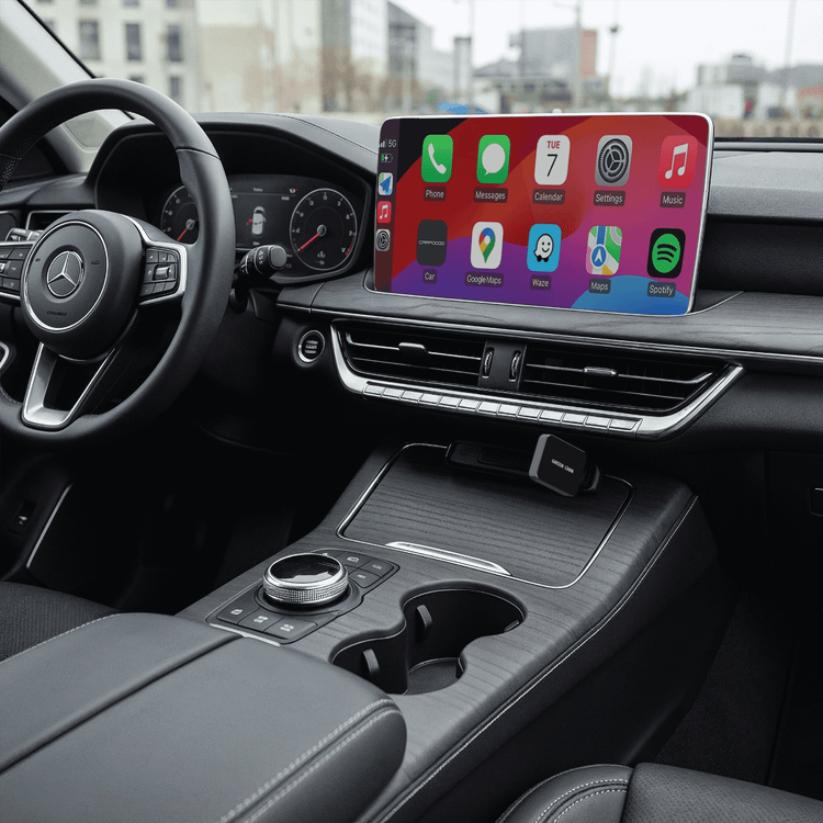 محول لاسلكي صغير من Green Lion لـ CarPlay وAndroid Auto، متوافق مع iOS وAndroid، واي فاي 5 جيجاهرتز، بلوتوث V5.2، واجهة USB-C وUSB-A، مساعد صوتي، بث صوتي سلس، اتصال سلكي لاسلكي، محول USB-C متضمن - أسود