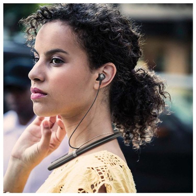 JBL LIVE 220BT سماعات أذن بلوتوث لاسلكية قوية الجهير للرقبة مع 10 ساعات من وقت اللعب مع ميكروفون ، مكالمات بدون استخدام اليدين مع مساعد صوت ، شريط رقبة مريح طوال اليوم ، وسادات مغناطيسية