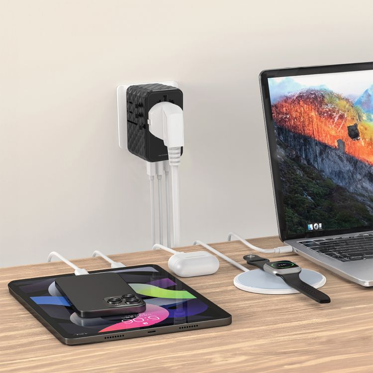 Powerology 4-Port Universal GaN Super Charger with 140W Power Delivery,  0%-60% Charge in 35 Minutes, Laptop Charging Compatibility, Compatible in Over 150 Countries - Black