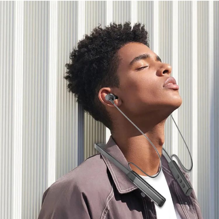 Green Lion Veria Wireless Neckband Earphones with Control Buttons, Up to 17 Hours Play Time & Up to 17.5 Hours Talk Time, 65 Days Standby, FTD Chipset, Built-in Microphone, 12m Transmission Range - Black