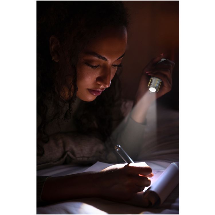 باوربانك Levelo SwapCell Pro بسعة 15000mAh مع ملحقات، 3 خلايا بطارية، قوة مغناطيسية قوية، ولاعة قوسية ورؤوس مصباح يدوي، خلية بطارية واحدة ورأس متضمن، شحن سريع - شفاف