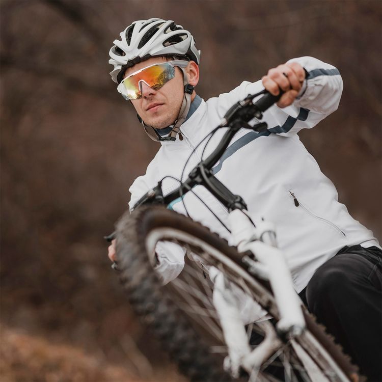 نظارات رياضية ذكية بالمغامرة من جرين ليون مع إطار مهوّى، ميكروفون مزدوج، وقت تشغيل 5 ساعات، كاميرا عن بُعد، شحن مغناطيسي، إصدار بلوتوث V5.4 - أبيض