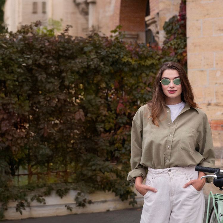 نظارات شمسية من جرين ليون أوريانت مزودة بحماية UV400، عرض العدسة 52 مم، إطار ملائم بشكل مريح، وضوح بصري، عرض الجسر 18 مم، عرض الذراع 145 مم، وسادات أنف من السيليكون، إطار بيضاوي رجعي - ذهبي