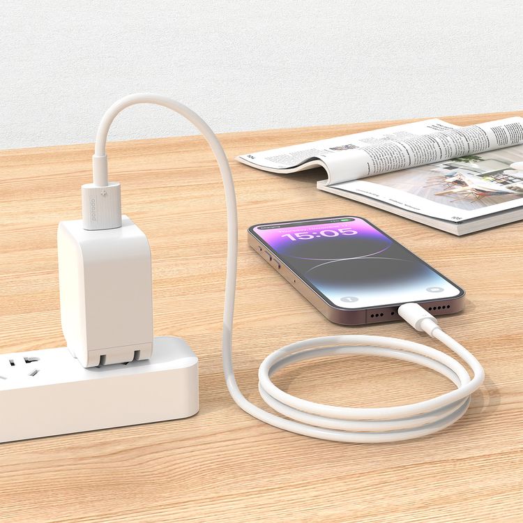 كابل USB A إلى Lightning PVC من Porodo، 480 ميجابايت في الثانية، تيار 2.4 أمبير، عمر افتراضي يزيد عن 15000 ثنية، طول الكابل 1.2 متر، خالٍ من التشابك - أبيض