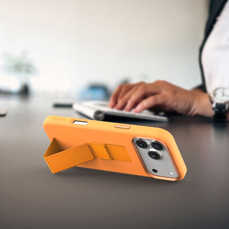 حافظة ليفيلو مورفيكس من السيليكون مع قبضة حاملة لهاتف آيفون 17 برو ماكس، عرض حر اليدين، بطانة داخلية من الألياف الدقيقة الحقيقية، حامل أفقي وعمودي، واقي صدمي، حواف مرتفعة للكاميرا والشاشة، تصميم نحيف - برتقالي