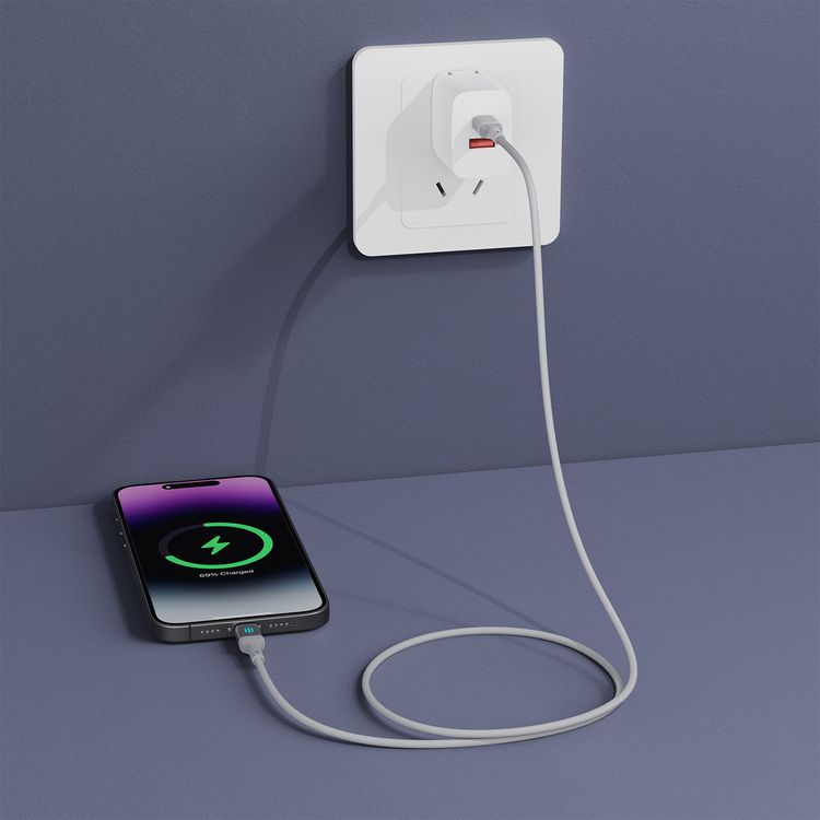 كابل الشحن ونقل البيانات من بورودو USB-C إلى Lightning بقوة توصيل 27 واط، بطول 1 متر، كابل مضفر بتصميم مقاوم للتشابك، سرعة نقل بيانات 480 ميجابت في الثانية، شحن سريع - فضي.