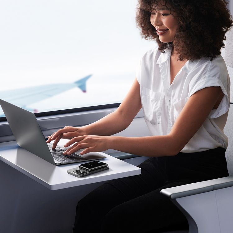 Powerology Skye 10000mAh MagSafe Power Bank with Smart Screen Display, 15W Wireless Charging, 20W Max Output Power, Qi2 Wireless Charging, Li-Polymer Battery, USB-C Input/Output Port, iPhone & Android Compatibility, Strong Magnetic Hold, Ultra-thin Design - Black