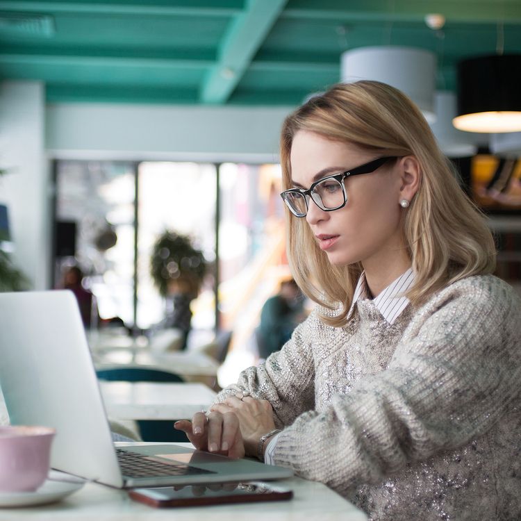 نظارات بورودو لايف ستايل بيريا المضادة للضوء الأزرق مع وضوح بصري محسن، عدسات مقاومة للخدش، درع ضد الإرهاق الرقمي، تصميم أنيق، تقلل من الإرهاق البصري، تصميم للجنسين - اللون الأسود