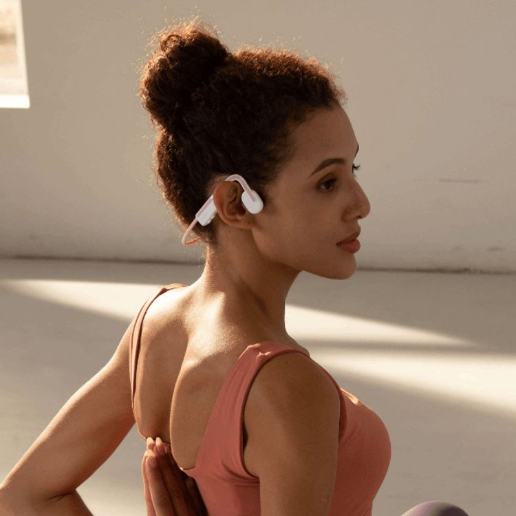 سماعات رأس لاسلكية SHOKZ OpenMove بشريط حول الرقبة بجودة صوت عالية وراحة في الأذن المفتوحة وتصميم خفيف الوزن وعمر بطارية يصل إلى 6 ساعات ومقاومة للعرق - وردي