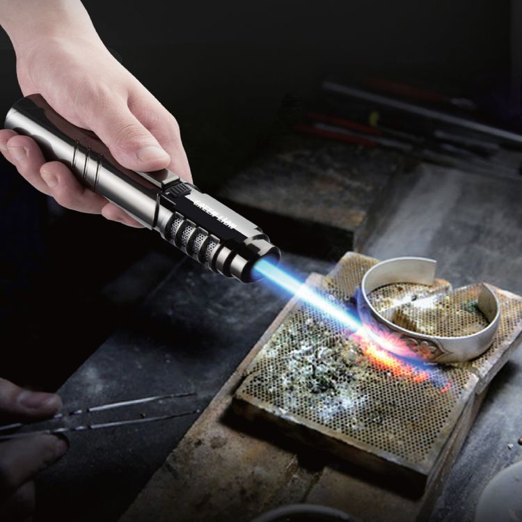 ولاعة جرين ليون بنفاثة مقاومة للرياح بقدرة 183 مل، بحرارة 1300 درجة مئوية، بارتفاع لهب يصل إلى 16 سم، نوع غاز البيوتان، مع فتحات تبريد، قفل أمان، مصنوعة من مواد ABS وسبائك الزنك، مع لهب قابل للتعديل - فضي.