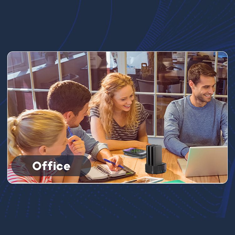 محطة طاقة 4 في 1 من باورولوجي بسعة بطارية 10000 مللي أمبير، وكابل مدمج، ومحطة شحن سريعة، وشاشة عرض طاقة 20 وات، ومخرج لاسلكي 15 وات، وضمانات مدمجة - أسود