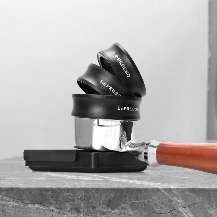 LePresso Magnetic 58mm Dosing Ring, Aluminum Alloy Material, 10 Strong Magnets, Even Distribution, Compatible with 58mm Portafilter - Black