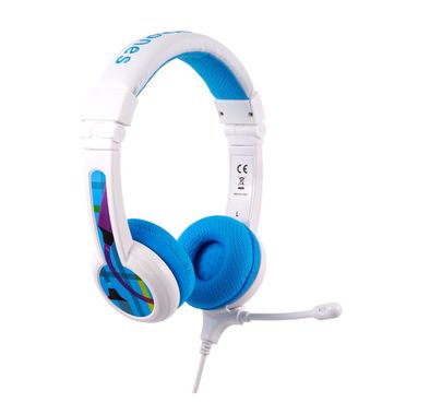 سماعات رأس سلكية للأطفال من BuddyPhones School+ مع BuddyJack مدمج للمشاركة، وعلامات اسم مخصصة، وحقيبة سفر ناعمة، وعمر بطارية يصل إلى 8 ساعات - أزرق