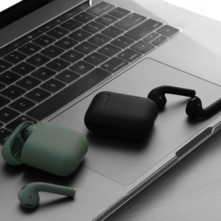 Porodo Soundtec Wireless Earbuds with Touch Control, Optical Sensors, Auto-pairing, Excellent Tone Quality, Siri Access, Wireless Charging Support, Bluetooth Version 5 - Black