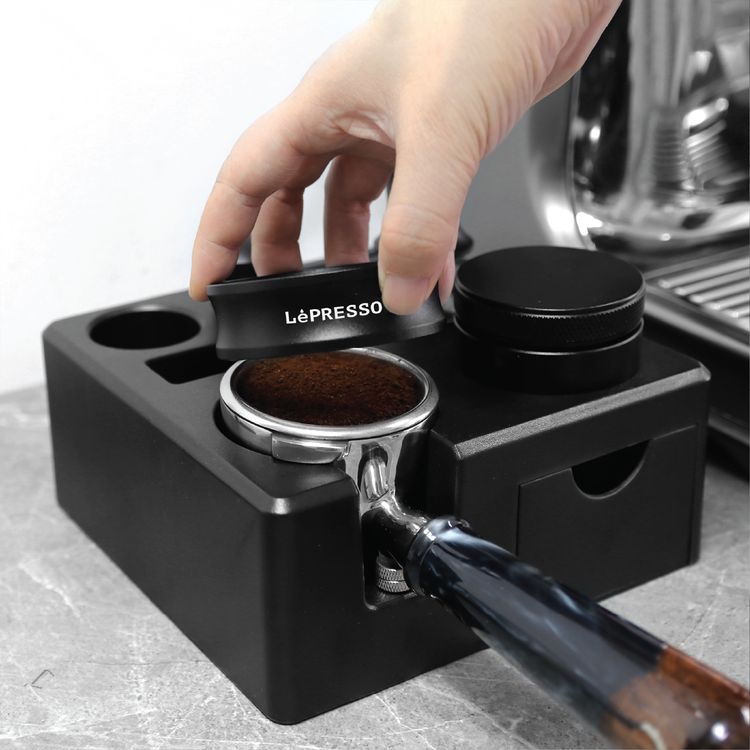 LePresso Magnetic 58mm Dosing Ring, Aluminum Alloy Material, 10 Strong Magnets, Even Distribution, Compatible with 58mm Portafilter - Black