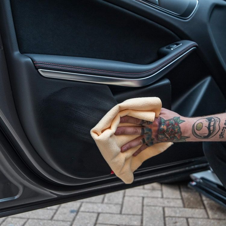 Meguiar's Supreme Shine Hi-Gloss Interior Dash & Trim Protectant, 473ml