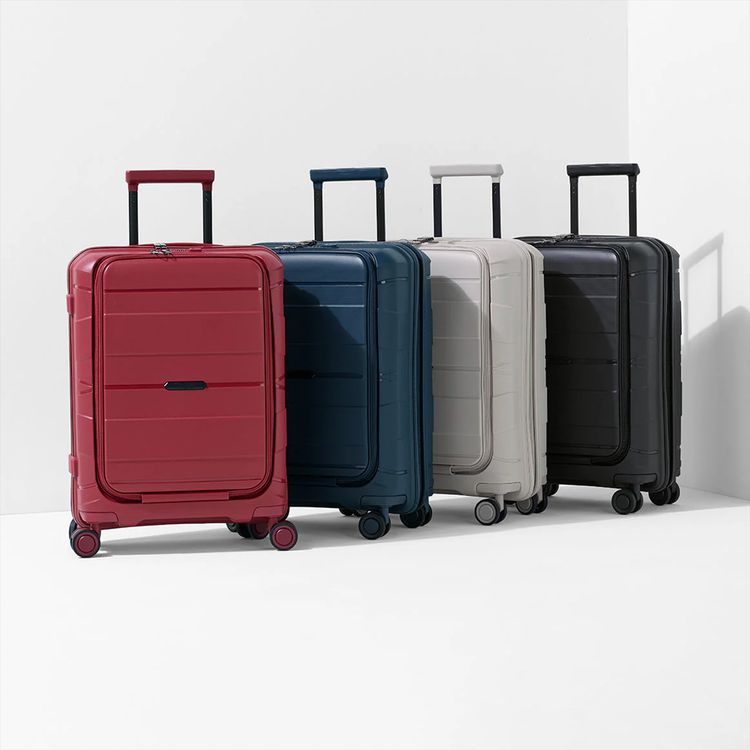 it luggage Momentous Small 21" Luggage, 8 Wheel Spinner, Telescopic Extendable Handle, Combination Lock, Polypropylene Material - German Red