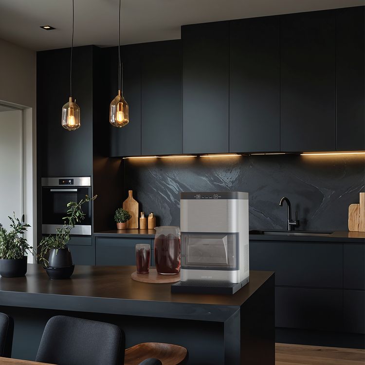 صانع كرات الثلج الكريستالية من جرين ليون بسعة خزان ماء 1.2 لتر، تبريد بالضاغط، صينية تقطير قابلة للإزالة، تنظيف ذاتي تلقائي، لوحة تحكم باللمس، تشغيل هادئ، تصميم يوضع على سطح العمل - فضي