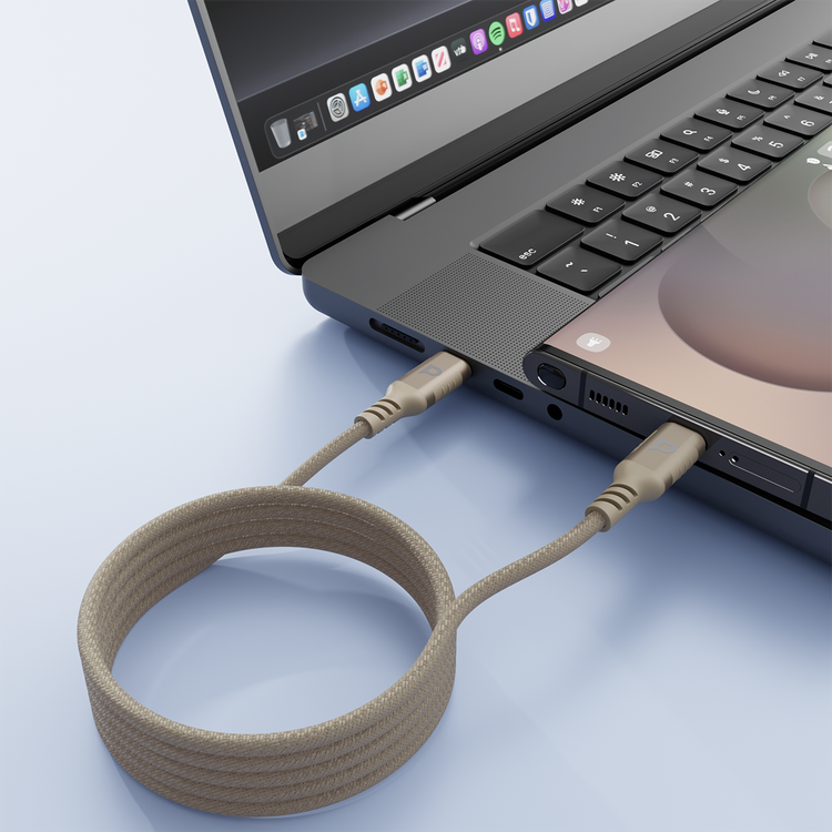 كابل Powerology MagLink Weave من USB-C إلى USB-C مع توصيل طاقة 60 واط، بطول 1.2 متر، مادة نايلون مضفرة، عمر افتراضي يصل إلى 20000 انحناء، تصميم مقاوم للتشابك، موصل معزز، شحن سريع ونقل بيانات - تايتانيوم صحراوي.