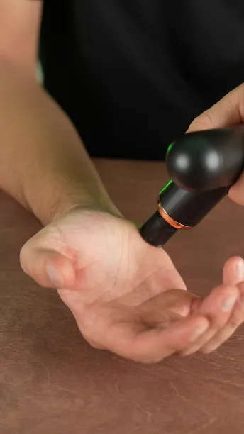 Green Lion Long Handle Massage Gun in UAE | Up to 2 Hours Working Time, 4-Level Speed - Black | (GNLHMASGUNBK)