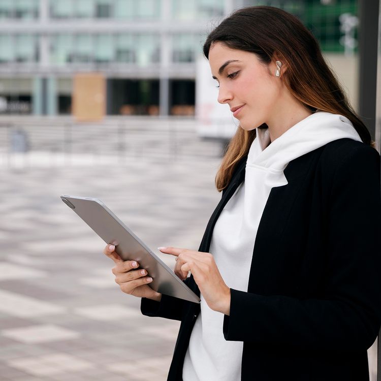 Green Lion River Plus True Wireless Earbuds with ANC + ENC Clarity, 2.4G Connector Included, Up to 7 Hours of Playtime, Smart in-Ear Detection, Bluetooth Version 5.4, -42dB Noise Reduction, 35 Hours Standby Time - Cream